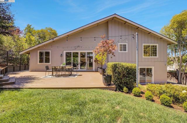 382 Castello Rd, Lafayette CA: https://media.crmls.org/mediaz/cfc1b58d-0c20-4ac7-ad87-31cc502d59c7.jpg