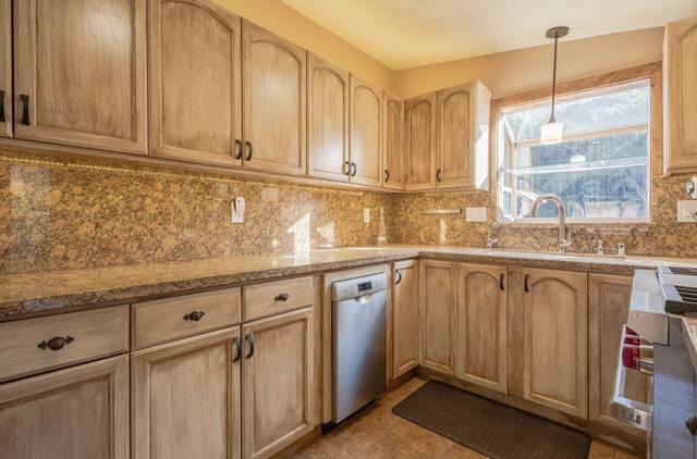 33120 River Road, Gonzales CA: https://media.crmls.org/mediaz/cfc1c329-14a7-4b3b-a6a1-88900d52d9a0.jpg