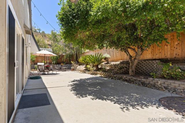14102 Tricia St, Poway CA: https://media.crmls.org/mediaz/cfc213af-03ce-4f32-9de7-687891132f88.jpg