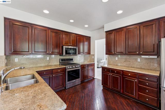 Image 9 of 51 For 25318 Buckeye Dr