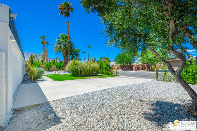 2405 Francis Drive, Palm Springs, California 92262, 3 Bedrooms Bedrooms, ,Single Family Residence,For Sale,Francis,24429179