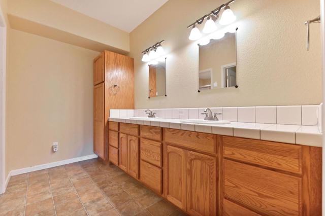 18757 Sunrise Way, Tuolumne CA: https://media.crmls.org/mediaz/cfc3465a-7a39-4047-9f29-2499efee8680.jpg