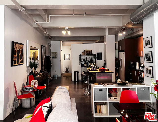 849 S Broadway, Los Angeles CA: https://media.crmls.org/mediaz/cfc35e22-f1f9-4c69-9e6a-8dbc6ea4ff13.jpg