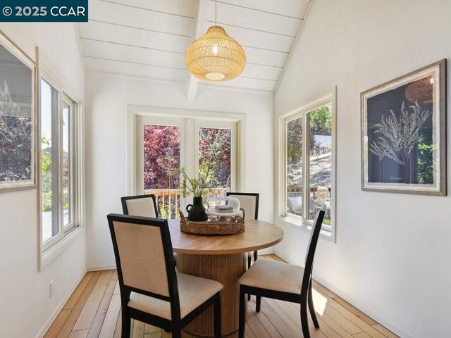 27 Toledo Dr, Lafayette CA: https://media.crmls.org/mediaz/cfc3cb92-3fda-4f94-9366-6f31403f1919.jpg