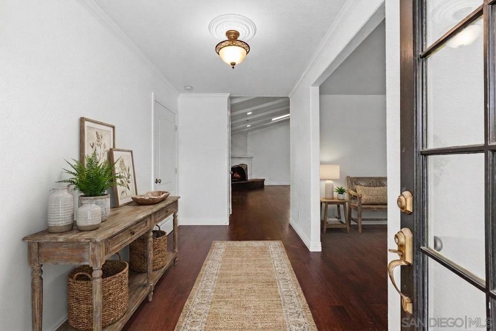 https://media.crmls.org/mediaz/cfc3f61d-f8ab-4bf3-a710-29a239399454.jpg?preset=X-Large