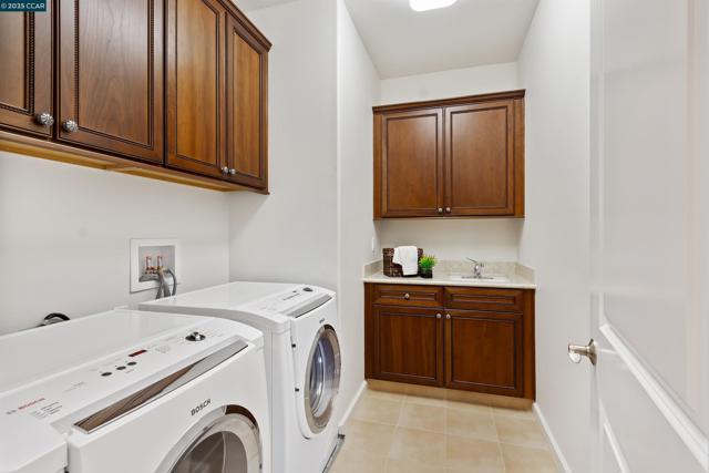 5214 Kenilworth Way, San Ramon CA: https://media.crmls.org/mediaz/cfc4b158-c02e-420f-afb7-ce8dae96c403.jpg