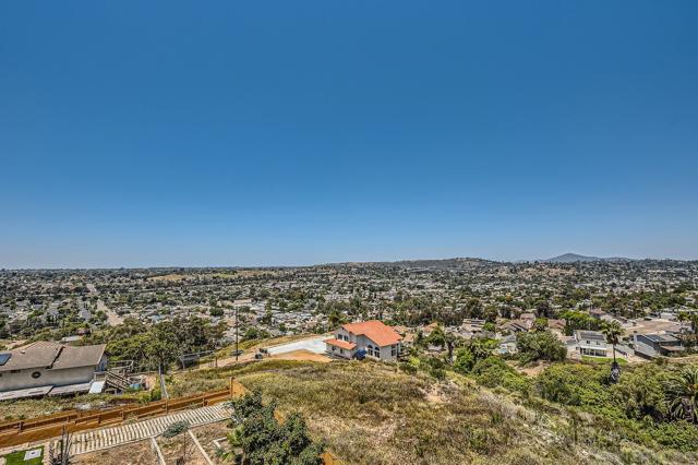 9180 Tokaj Ln, Spring Valley CA: https://media.crmls.org/mediaz/cfc4c964-a171-4a59-8bd0-3133acfd0f90.jpg