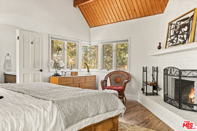 28277 Arbon Lane, Lake Arrowhead CA: https://media.crmls.org/mediaz/cfc4d909-3d68-4d82-a8cc-e65c9829059f.jpg