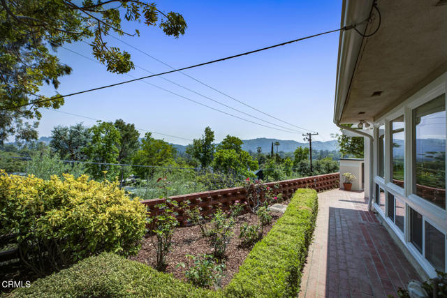 5109 Redwillow Lane, La Canada Flintridge CA: https://media.crmls.org/mediaz/cfc5ae75-bfaa-41c4-ac7a-846309668381.jpg