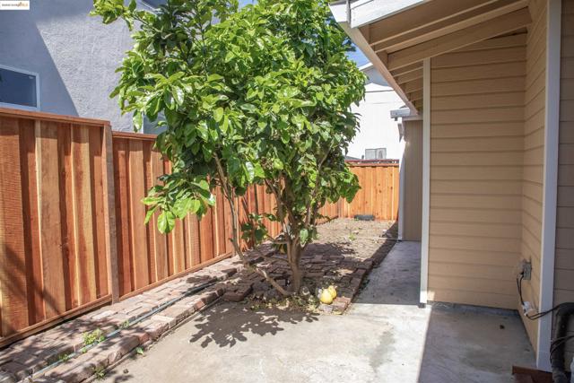 3517 Allendale Ave, Oakland CA: https://media.crmls.org/mediaz/cfc5c04b-0f44-40eb-832d-c2df772585d6.jpg