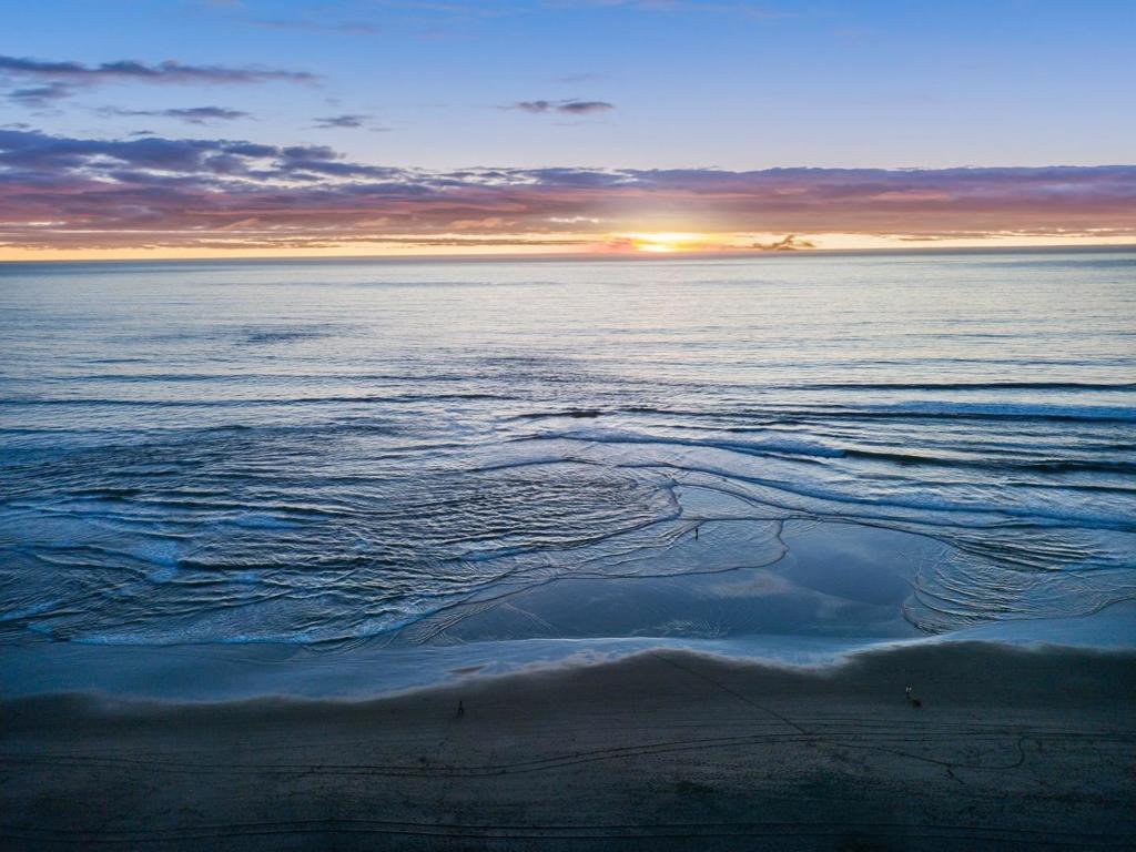 https://media.crmls.org/mediaz/cfc61cad-84aa-430c-83f7-039cec8ac32f.jpg?preset=X-Large