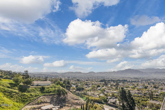 542 San Clemente Way, Camarillo CA: https://media.crmls.org/mediaz/cfc6732b-a064-4085-93e7-48c4f410b433.jpg