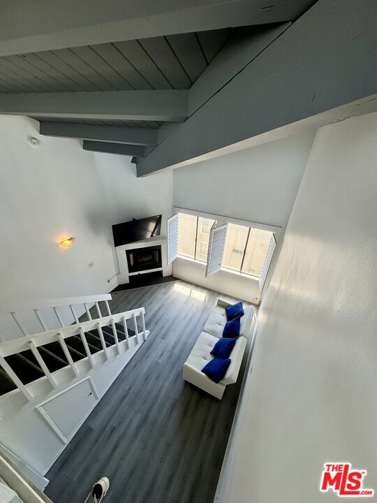 14 Mast Street, Marina del Rey CA: https://media.crmls.org/mediaz/cfc80578-438b-41c3-8c71-77d5392accc5.jpg
