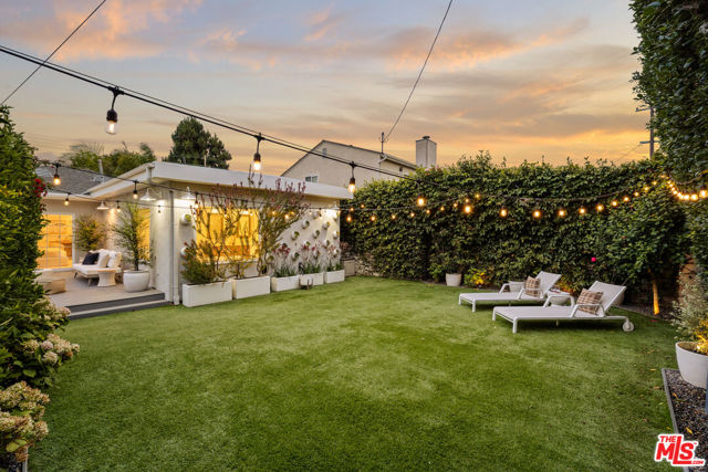 6481 W 77th Street, Los Angeles CA: https://media.crmls.org/mediaz/cfc86887-a2e7-4a2d-8997-f4e65237ad81.jpg