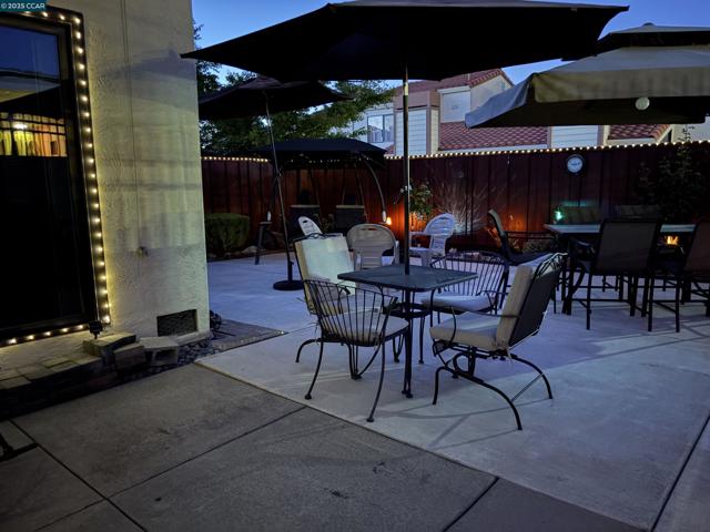 9 Aquamarine Ct, Hercules CA: https://media.crmls.org/mediaz/cfc87782-e52b-4722-a5f3-3cecc590ad18.jpg