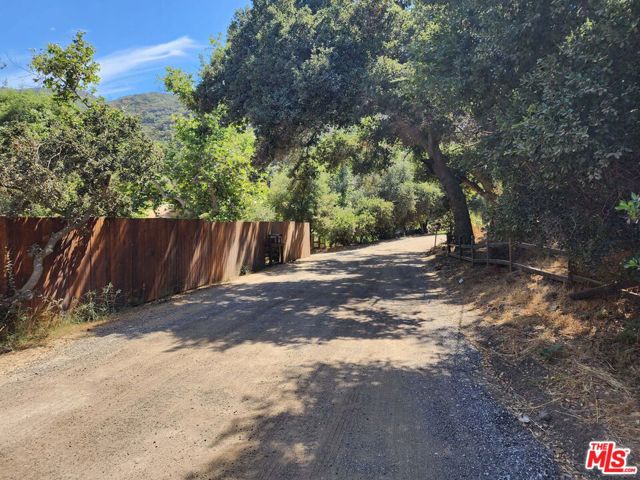 118 W Carlisle Road, Westlake Village CA: https://media.crmls.org/mediaz/cfc89187-0ee9-4389-a7fb-0ee0cc1cf647.jpg