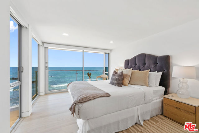 24928 Malibu Road, Malibu CA: https://media.crmls.org/mediaz/cfc896bc-4d39-40a6-9deb-f1a8fbd42a0c.jpg