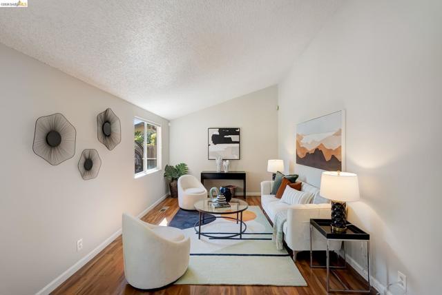 Image 27 of 47 For 2651 Tamalpais Dr