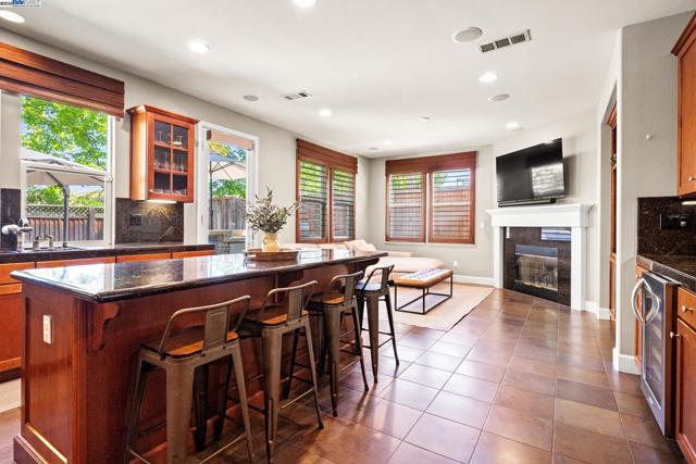 1736 Cottswald St, Danville CA: https://media.crmls.org/mediaz/cfca0a8c-335f-438b-82a2-e3bffeb2b443.jpg