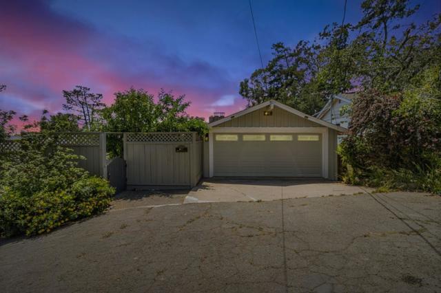 6827 Ridgewood Drive, Oakland CA: https://media.crmls.org/mediaz/cfca12dc-8697-46d8-9f0c-08c93f440f9c.jpg