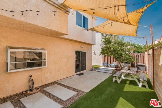 9400 Noble Avenue, North Hills CA: https://media.crmls.org/mediaz/cfca4d69-127f-49dd-9369-567d703cda85.jpg