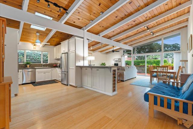 640 Rio Del Mar Boulevard, Aptos CA: https://media.crmls.org/mediaz/cfca875b-e81a-4f10-a0f8-c1b647ee2752.jpg