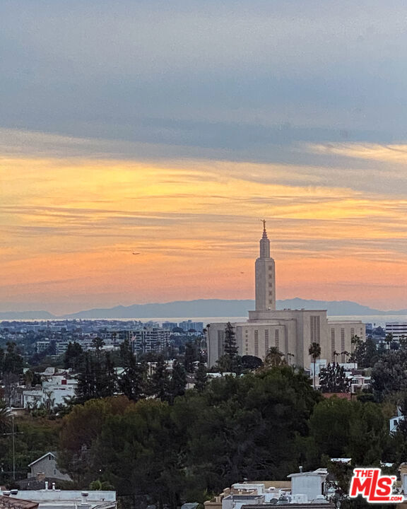 10490 Wilshire Boulevard, Los Angeles CA: https://media.crmls.org/mediaz/cfcaafa2-d3cb-431a-91cf-92f4517e37f4.jpg