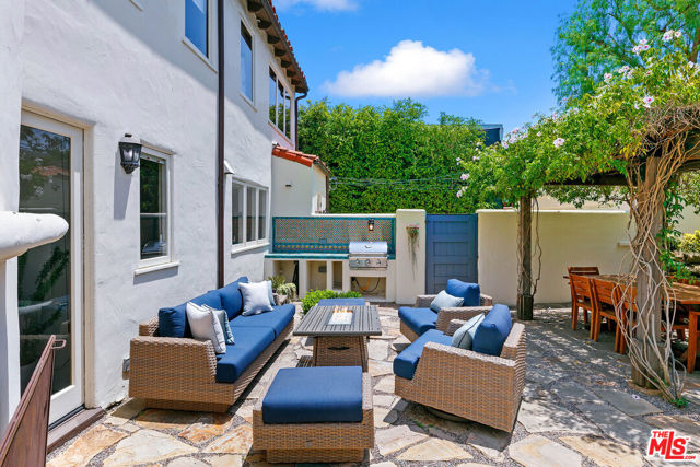 331 S Medio Drive, Los Angeles CA: https://media.crmls.org/mediaz/cfcb3b3d-3a37-4b18-9108-2c2ec891eae1.jpg
