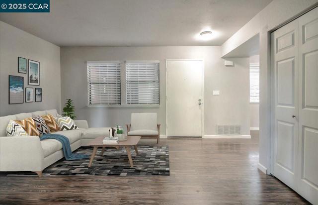 824 Camelback Pl, Pleasant Hill CA: https://media.crmls.org/mediaz/cfcbb5ad-3384-4408-afc5-9cf81ba6bd5e.jpg