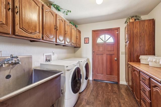 16420 Soda Springs Road, Los Gatos CA: https://media.crmls.org/mediaz/cfcbfd5f-eb07-4200-b3b0-60a23486f987.jpg