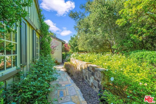 29734 Mulholland Highway, Agoura Hills CA: https://media.crmls.org/mediaz/cfcc2766-5ee6-46c8-aa9c-ca4b92b6ab66.jpg