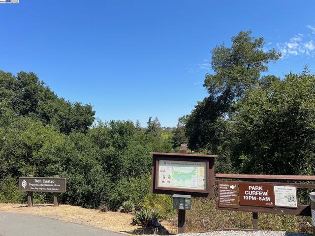 3242 Monika Ln, Hayward CA: https://media.crmls.org/mediaz/cfccbca9-035b-4998-b83d-032050c8772d.jpg