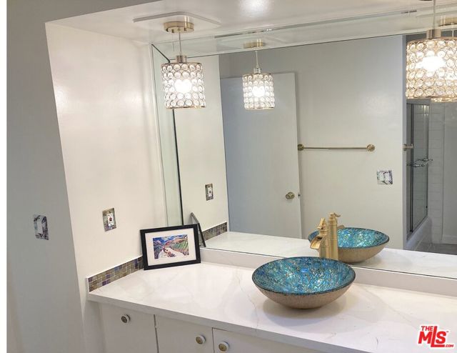 4915 Tyrone Avenue, Sherman Oaks CA: https://media.crmls.org/mediaz/cfcd0910-8a45-4073-b161-faa9b4bb55e4.jpg