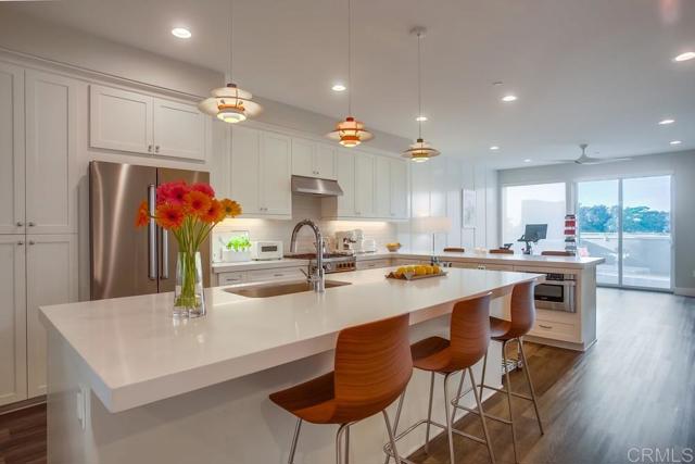 Detail Gallery Image 3 of 36 For 725 Grand Ave, Carlsbad,  CA 92008 - 2 Beds | 2 Baths