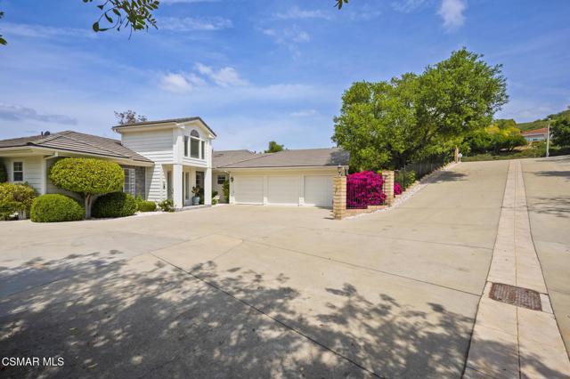 1662 E Janss Road, Thousand Oaks CA: https://media.crmls.org/mediaz/cfcd736b-4c57-47c1-89ef-66c3c72bd70e.jpg