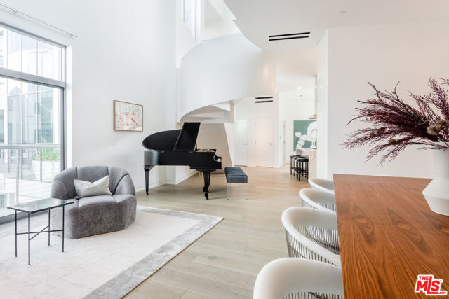 8600 Wilshire Boulevard, Beverly Hills CA: https://media.crmls.org/mediaz/cfcd9a04-6945-48bc-bcd7-a497737a3b6f.jpg