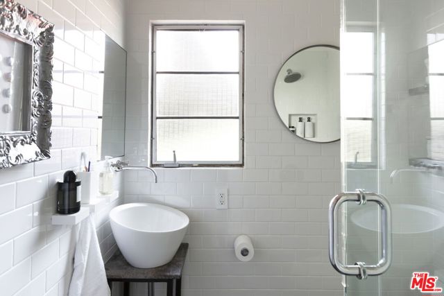 1259 S Bedford Drive, Los Angeles CA: https://media.crmls.org/mediaz/cfcd9d07-4748-41c8-ac90-c9b8618727ad.jpg