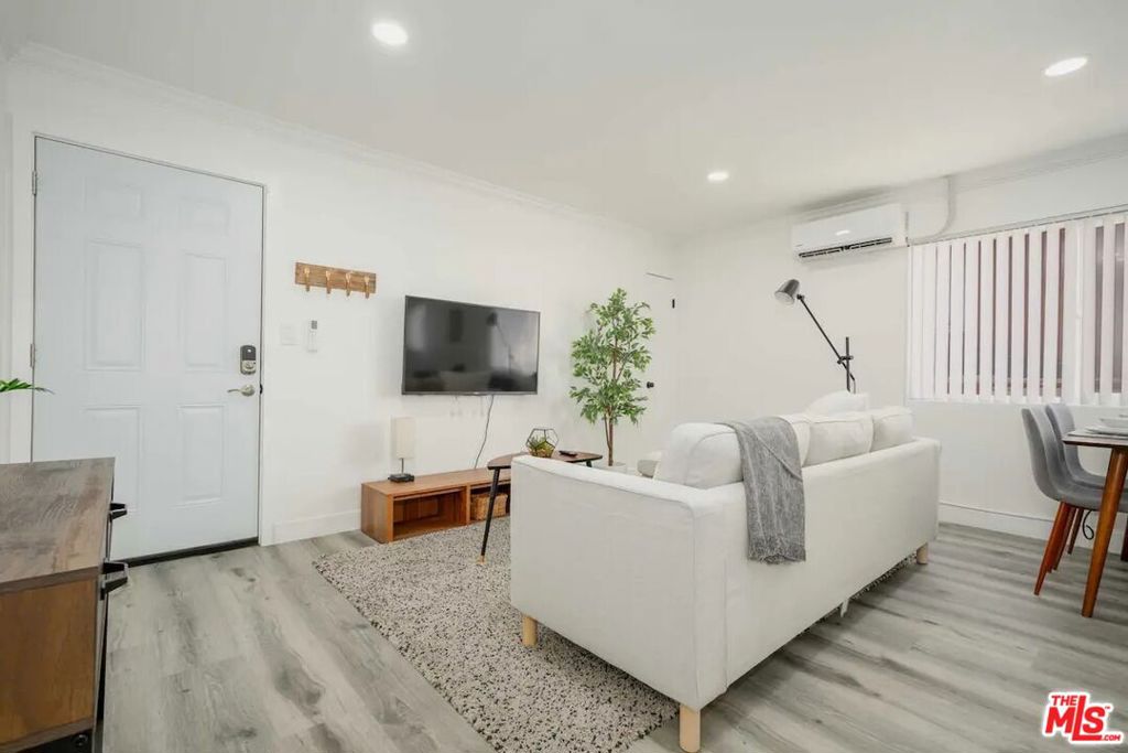 2417 S Budlong Avenue #3