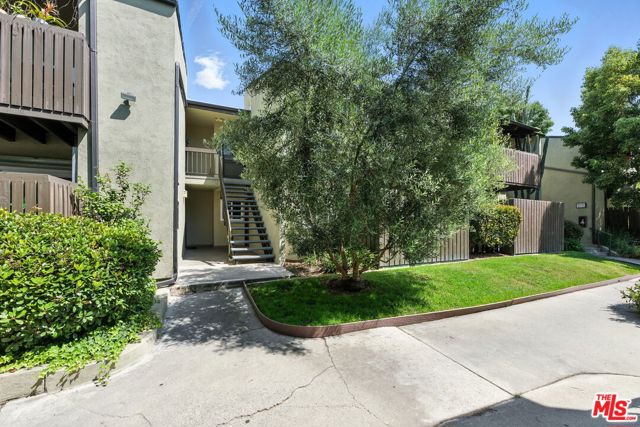 4810 Hollow Corner Road, Culver City CA: https://media.crmls.org/mediaz/cfcdfa29-003c-4383-8274-6e925689308f.jpg