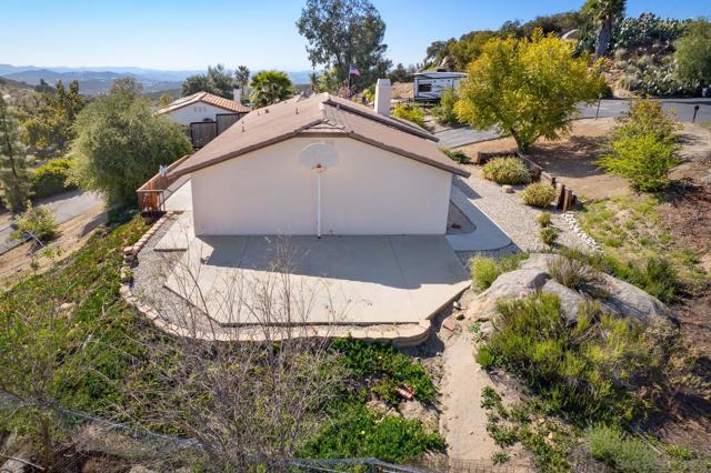 27301 Rowel Ct, Valley Center CA: https://media.crmls.org/mediaz/cfce54c3-b618-47e6-9511-c9fcda100562.jpg