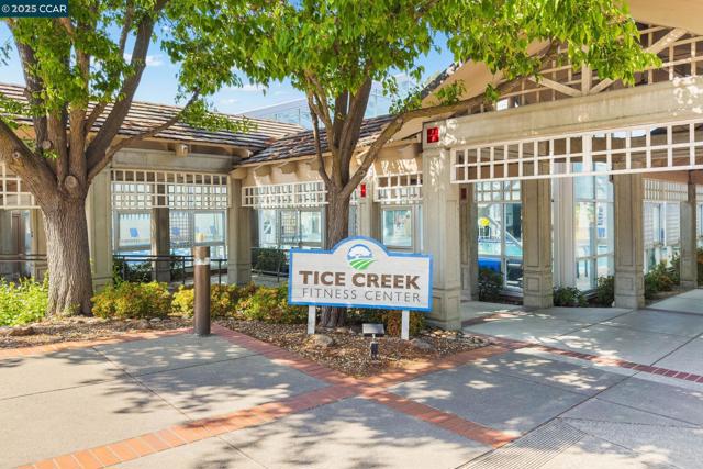 5920 Horsemans Canyon Dr, Walnut Creek CA: https://media.crmls.org/mediaz/cfce6594-8d77-46f8-9961-2e307e7eb5dd.jpg