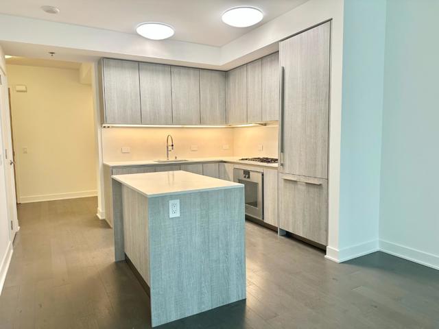 318 Main Street, San Francisco CA: https://media.crmls.org/mediaz/cfcf4402-1aaa-4216-8187-9b6b042bcf20.jpg