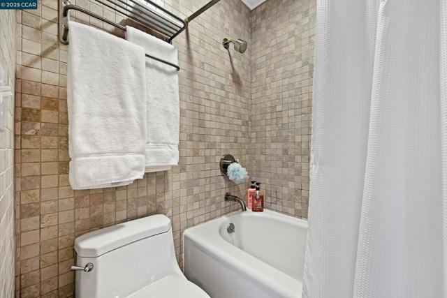 1301 Thomas Dr, Martinez CA: https://media.crmls.org/mediaz/cfd02814-c098-49e7-982b-b4c004d7a63a.jpg