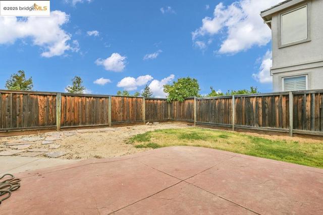 562 Douglas Drive, Brentwood CA: https://media.crmls.org/mediaz/cfd0f6e2-8689-481d-9458-caf4aace9cbc.jpg