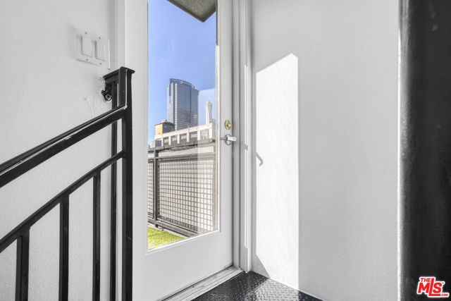 253 S Broadway, Los Angeles CA: https://media.crmls.org/mediaz/cfd188fb-eadd-4762-8b4c-65cf92d60bba.jpg