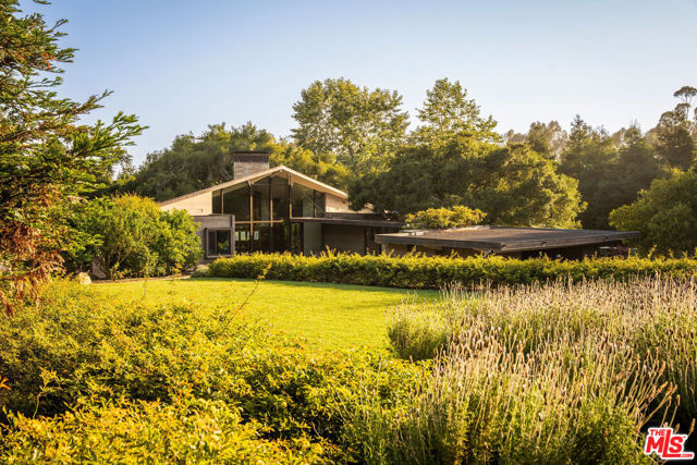 650 San Ysidro Road, Santa Barbara CA: https://media.crmls.org/mediaz/cfd1b609-e3c0-4789-9d13-7945cb9ad9a1.jpg