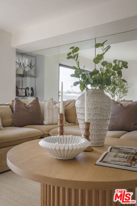 4829 Whitsett Avenue, Valley Village CA: https://media.crmls.org/mediaz/cfd227c6-b3ab-4b60-9e72-4afeafb379fd.jpg