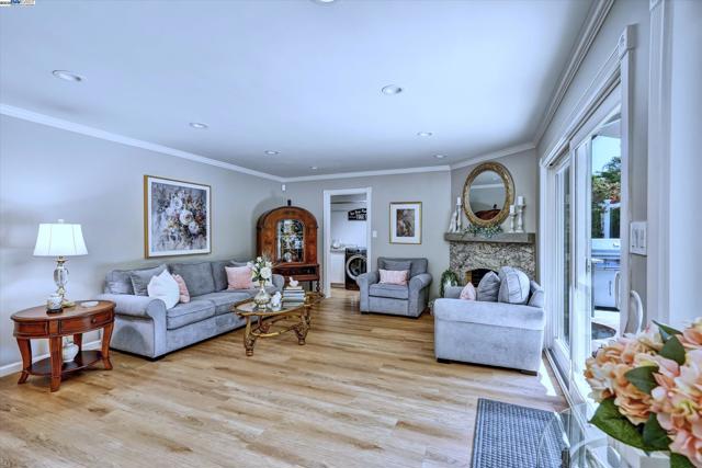 2369 Woodthrush Way, Pleasanton CA: https://media.crmls.org/mediaz/cfd26fca-5e09-486c-9410-794cea684884.jpg
