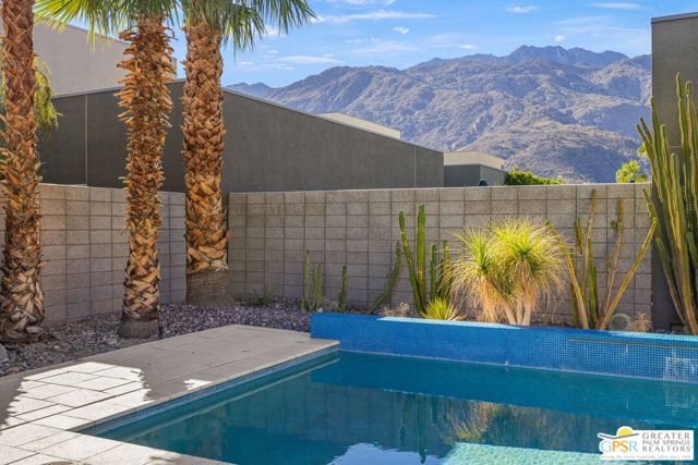 1065 Dane Drive, Palm Springs CA: https://media.crmls.org/mediaz/cfd2f374-2eb8-4625-9c6c-9606fb6a27d8.jpg