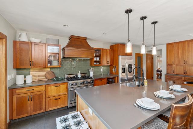 4826 Biona Dr, San Diego CA: https://media.crmls.org/mediaz/cfd32876-a41a-40bc-b7f8-04137c2453e9.jpg